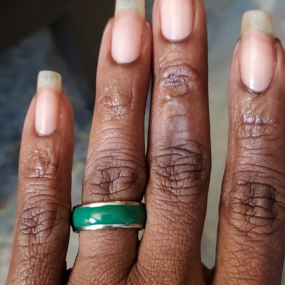 💥SALE 3 for $35💥 Emerald Green Enamel Band Ring - Picture 3 of 4